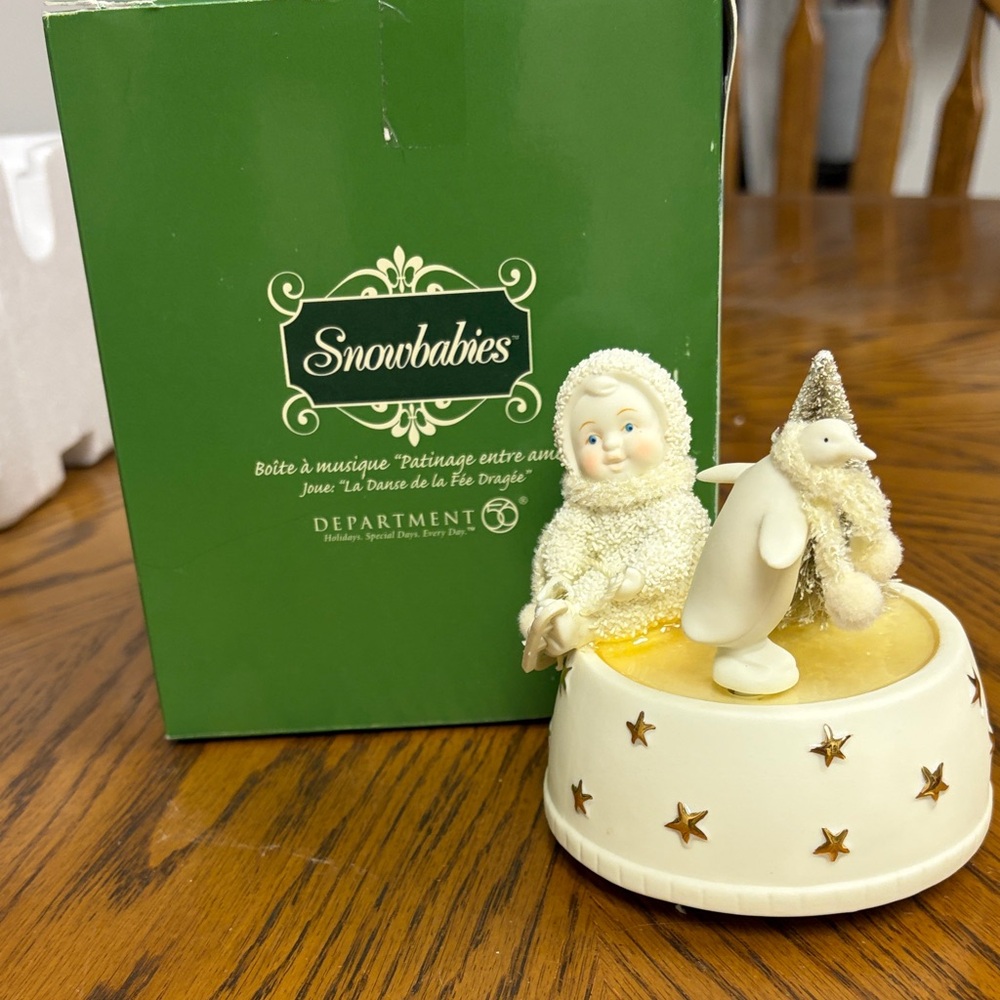 Department 56 Snowbabies 'Skating With Friends' Music Box